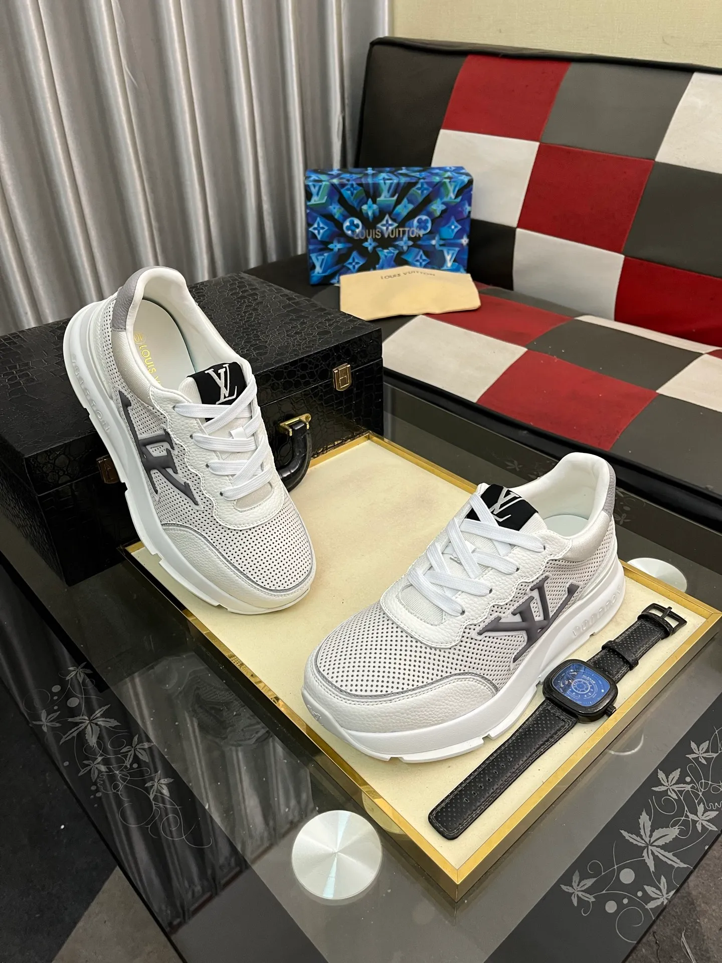 Men's shoes 💰440⌚️⌚️【LOUlS VUlTTON】Louis Vuitton ~ unique and casual style. LV counter purchasing 🏃casual shoes😍😍 are on sale at the men's counter at the same time. Italian imported brands select top-layer Italian cowhide. 🐑Sheepskin lining (refuses to discolor and rub feet) Sole: Original sole specially provided by the original factory 🎬Better in kind Code number: 38-446⃣️Color selection